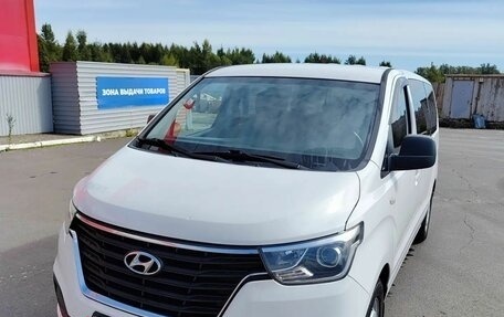 Hyundai H-1 II рестайлинг, 2018 год, 2 000 000 рублей, 23 фотография