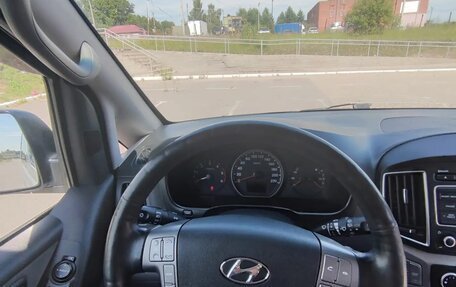 Hyundai H-1 II рестайлинг, 2018 год, 2 000 000 рублей, 28 фотография