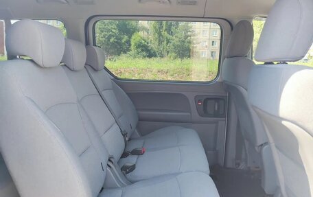 Hyundai H-1 II рестайлинг, 2018 год, 2 000 000 рублей, 29 фотография