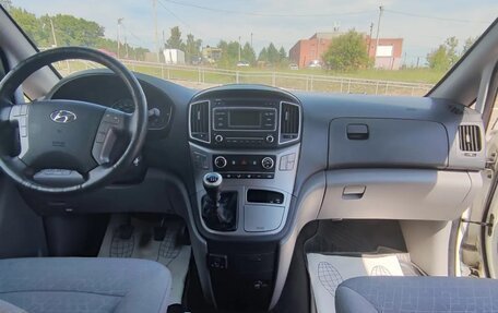Hyundai H-1 II рестайлинг, 2018 год, 2 000 000 рублей, 32 фотография