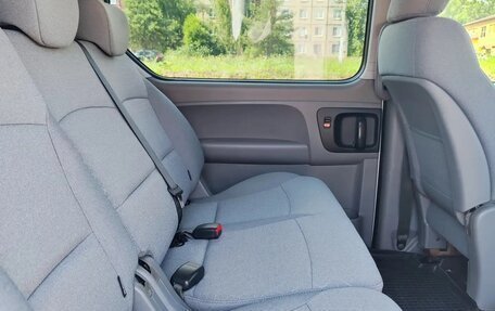 Hyundai H-1 II рестайлинг, 2018 год, 2 000 000 рублей, 33 фотография