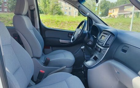 Hyundai H-1 II рестайлинг, 2018 год, 2 000 000 рублей, 36 фотография