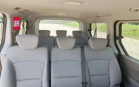 Hyundai H-1 II рестайлинг, 2018 год, 2 000 000 рублей, 35 фотография