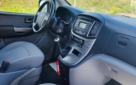 Hyundai H-1 II рестайлинг, 2018 год, 2 000 000 рублей, 37 фотография