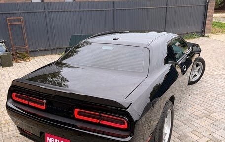 Dodge Challenger III рестайлинг 2, 2020 год, 2 550 000 рублей, 8 фотография