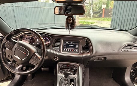 Dodge Challenger III рестайлинг 2, 2020 год, 2 550 000 рублей, 21 фотография