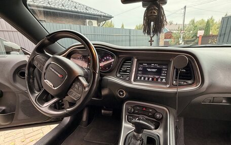 Dodge Challenger III рестайлинг 2, 2020 год, 2 550 000 рублей, 23 фотография