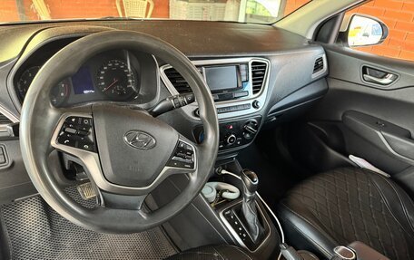 Hyundai Solaris II рестайлинг, 2020 год, 900 000 рублей, 5 фотография
