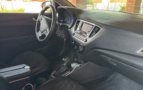 Hyundai Solaris II рестайлинг, 2020 год, 900 000 рублей, 4 фотография