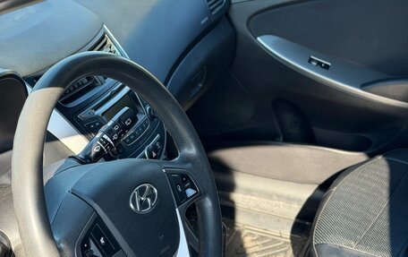 Hyundai Solaris II рестайлинг, 2015 год, 1 300 000 рублей, 8 фотография