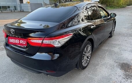 Toyota Camry, 2019 год, 3 100 000 рублей, 4 фотография