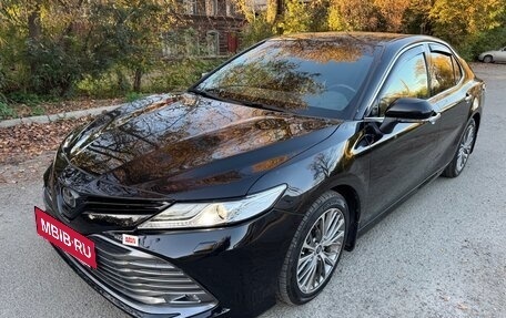 Toyota Camry, 2019 год, 3 100 000 рублей, 2 фотография