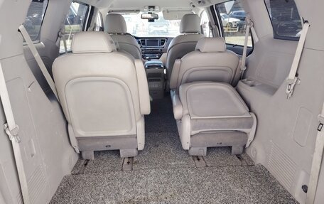 KIA Carnival III, 2016 год, 1 900 000 рублей, 4 фотография