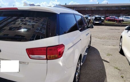 KIA Carnival III, 2016 год, 1 900 000 рублей, 2 фотография