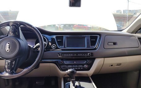 KIA Carnival III, 2016 год, 1 900 000 рублей, 5 фотография