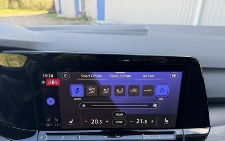 Volkswagen Golf VIII, 2023 год, 2 232 000 рублей, 21 фотография
