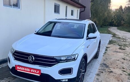 Volkswagen T-Roc I, 2020 год, 2 300 000 рублей, 2 фотография
