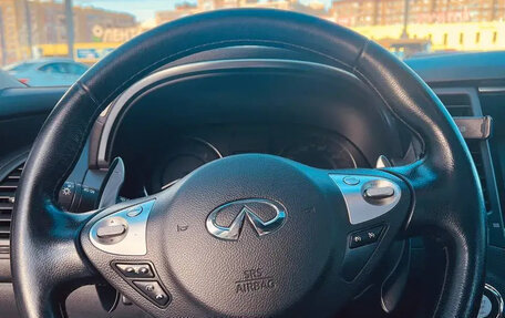 Infiniti QX70, 2016 год, 2 300 000 рублей, 6 фотография