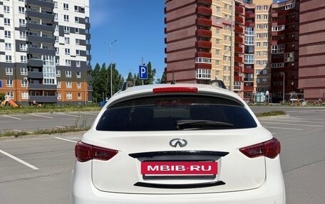 Infiniti QX70, 2016 год, 2 300 000 рублей, 11 фотография