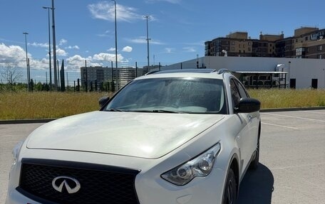Infiniti QX70, 2016 год, 2 300 000 рублей, 10 фотография