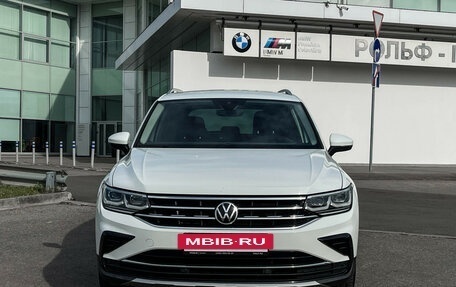 Volkswagen Tiguan II, 2021 год, 2 997 000 рублей, 2 фотография