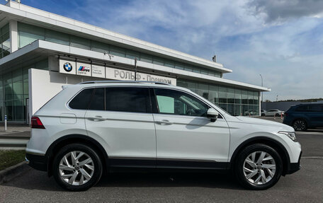 Volkswagen Tiguan II, 2021 год, 2 997 000 рублей, 4 фотография