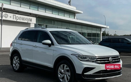 Volkswagen Tiguan II, 2021 год, 2 997 000 рублей, 3 фотография
