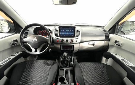 Mitsubishi L200 IV рестайлинг, 2011 год, 2 230 000 рублей, 12 фотография
