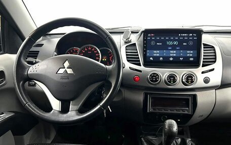 Mitsubishi L200 IV рестайлинг, 2011 год, 2 230 000 рублей, 14 фотография