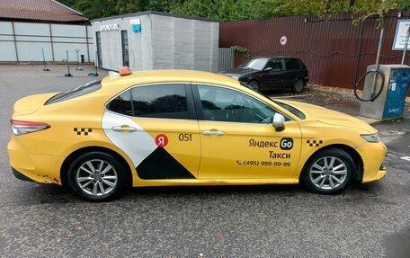 Toyota Camry, 2019 год, 1 800 000 рублей, 6 фотография