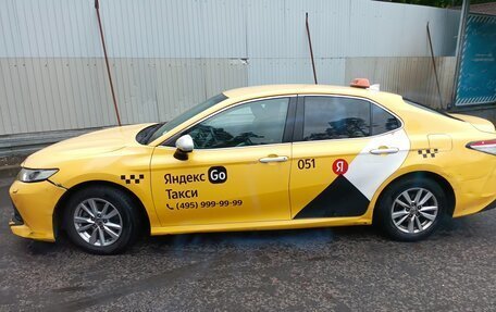 Toyota Camry, 2019 год, 1 800 000 рублей, 4 фотография