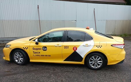Toyota Camry, 2019 год, 1 800 000 рублей, 10 фотография