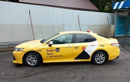 Toyota Camry, 2019 год, 1 800 000 рублей, 9 фотография