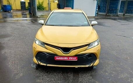 Toyota Camry, 2019 год, 1 800 000 рублей, 1 фотография
