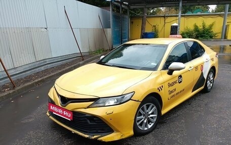 Toyota Camry, 2019 год, 1 800 000 рублей, 2 фотография