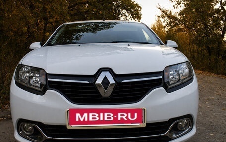 Renault Logan II, 2014 год, 700 000 рублей, 2 фотография