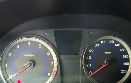 Hyundai Solaris II рестайлинг, 2013 год, 665 000 рублей, 13 фотография