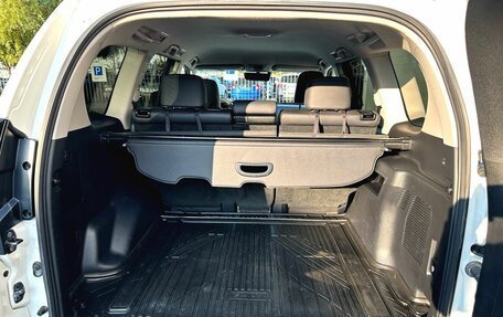 Toyota Land Cruiser Prado 150 рестайлинг 2, 2018 год, 4 860 000 рублей, 8 фотография