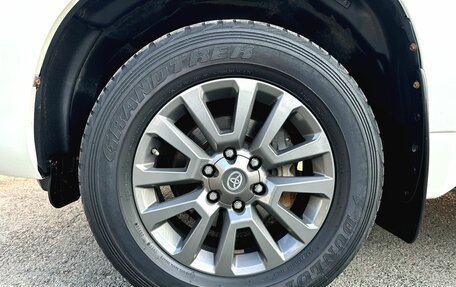 Toyota Land Cruiser Prado 150 рестайлинг 2, 2018 год, 4 860 000 рублей, 7 фотография