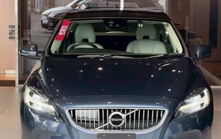 Volvo V40 II рестайлинг, 2019 год, 990 001 рублей, 5 фотография