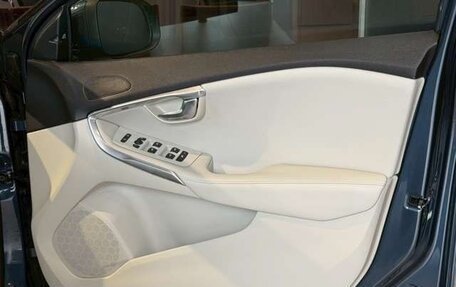 Volvo V40 II рестайлинг, 2019 год, 990 001 рублей, 11 фотография