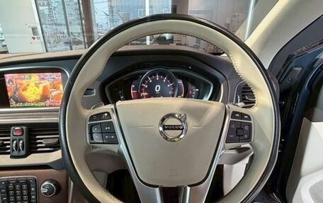 Volvo V40 II рестайлинг, 2019 год, 990 001 рублей, 10 фотография