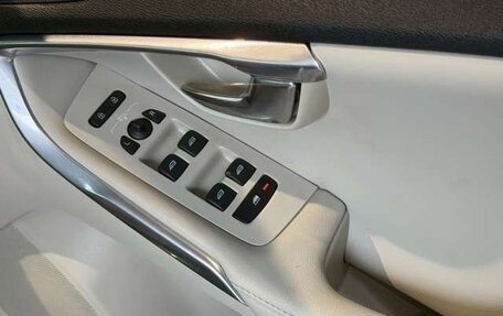 Volvo V40 II рестайлинг, 2019 год, 990 001 рублей, 12 фотография