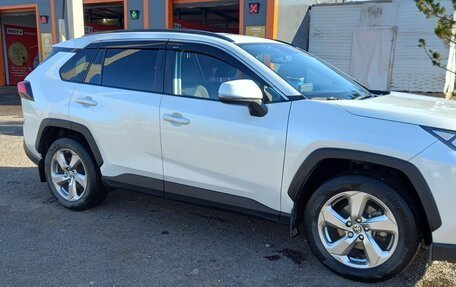 Toyota RAV4, 2021 год, 3 350 000 рублей, 2 фотография