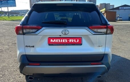 Toyota RAV4, 2021 год, 3 350 000 рублей, 4 фотография