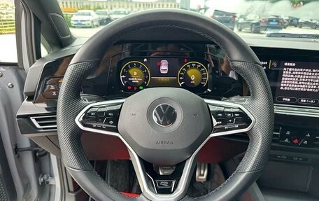 Volkswagen Golf VIII, 2023 год, 1 940 000 рублей, 19 фотография