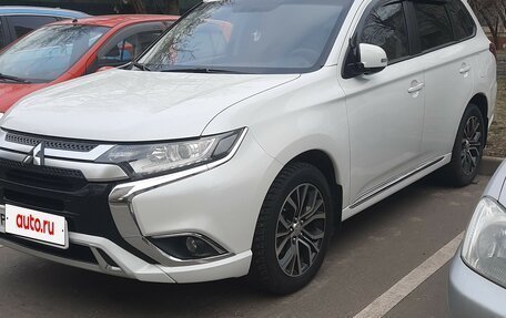 Mitsubishi Outlander III рестайлинг 3, 2022 год, 2 400 000 рублей, 7 фотография