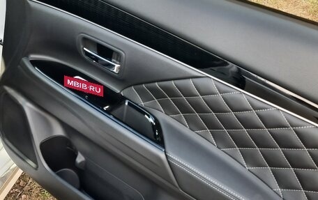 Mitsubishi Outlander III рестайлинг 3, 2022 год, 2 400 000 рублей, 6 фотография
