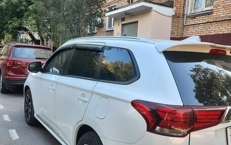 Mitsubishi Outlander III рестайлинг 3, 2022 год, 2 400 000 рублей, 5 фотография