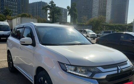 Mitsubishi Outlander III рестайлинг 3, 2022 год, 2 400 000 рублей, 13 фотография